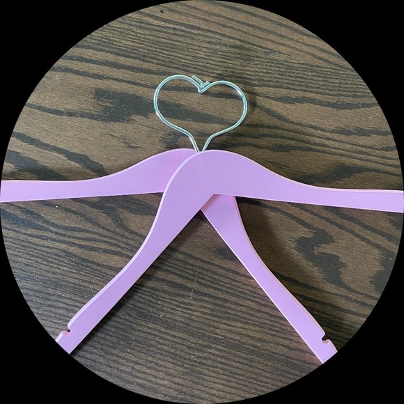 2_pink_hangers